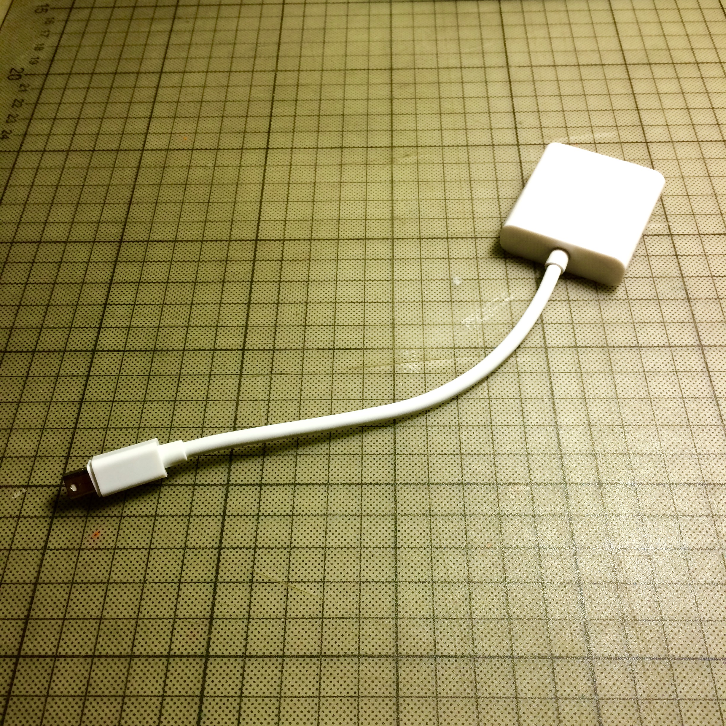 便宜的MacBook Air 螢幕轉接頭(轉DVI)